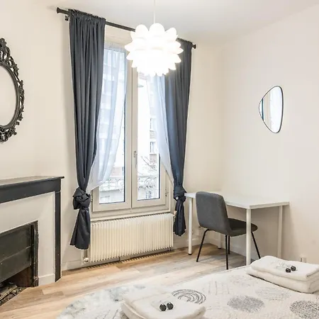 Charming House With Terrasse - 5 Guests *